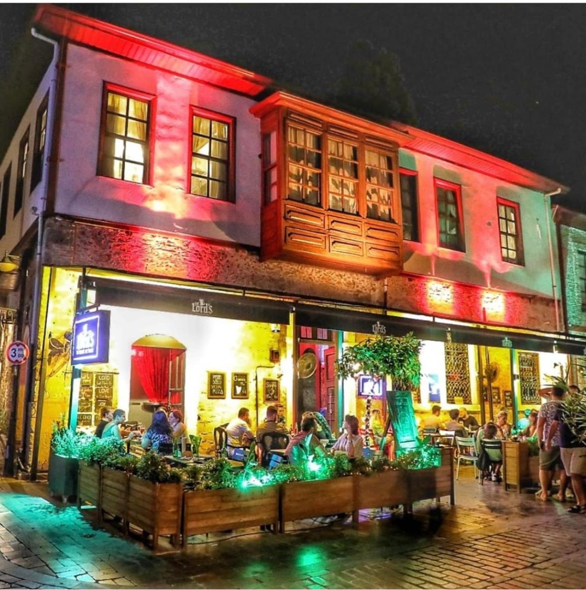 Lords Hostel & Pub Antalya Exterior foto